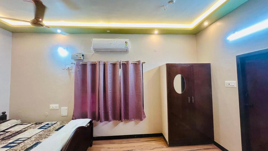 Postel nebo postele na pokoji v ubytování PENTHOUSE -Thanjavur home stays