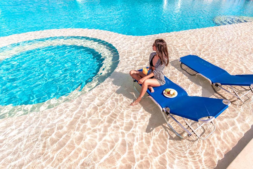 Bazén v ubytování Pickalbatros Hôtel Du Golf - Adults Friendly 16 Years Plus- All-Inclusive nebo v jeho okolí