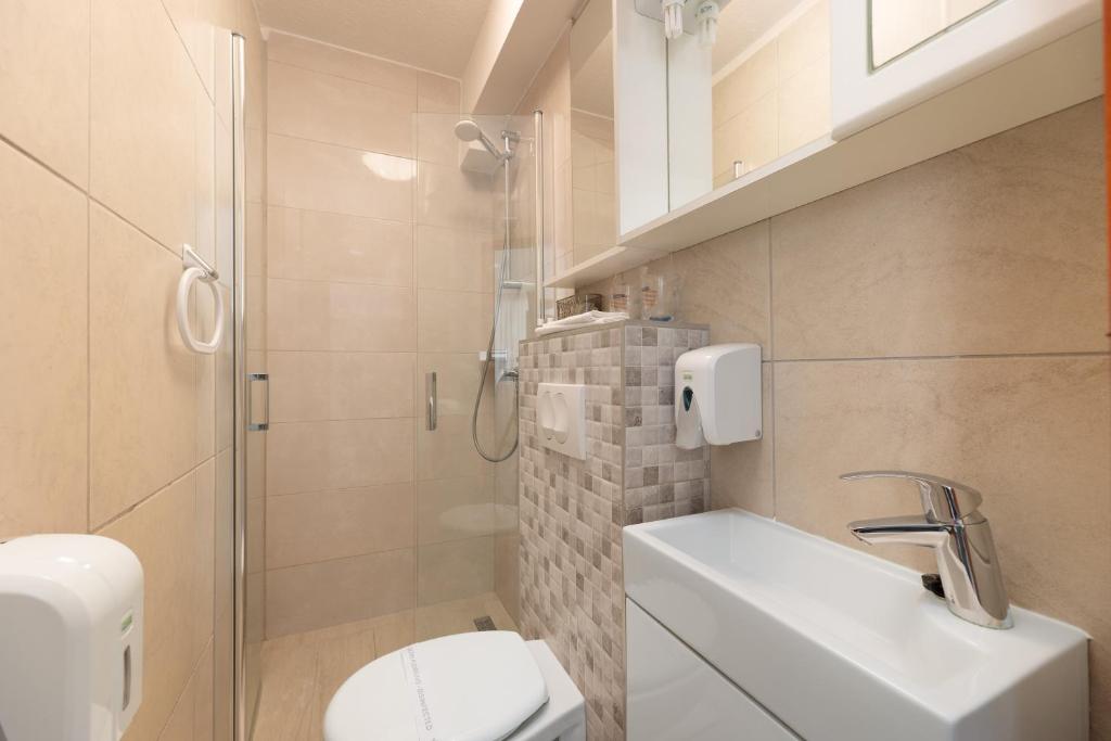 Ein Badezimmer in der Unterkunft Villa Okruk-10 meters away from the beach