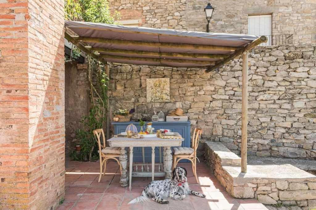 A patio or other outdoor area at Casa Pardal Coliving & Coworking