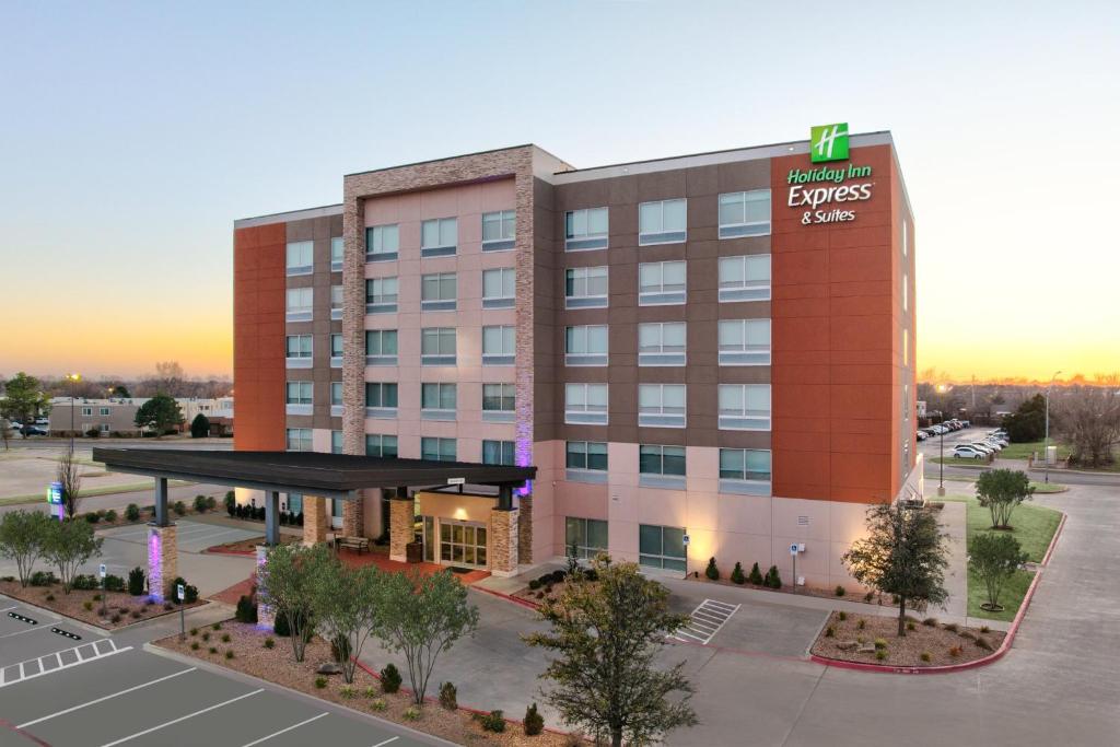 Holiday Inn Express & Suites Moore By Ihg