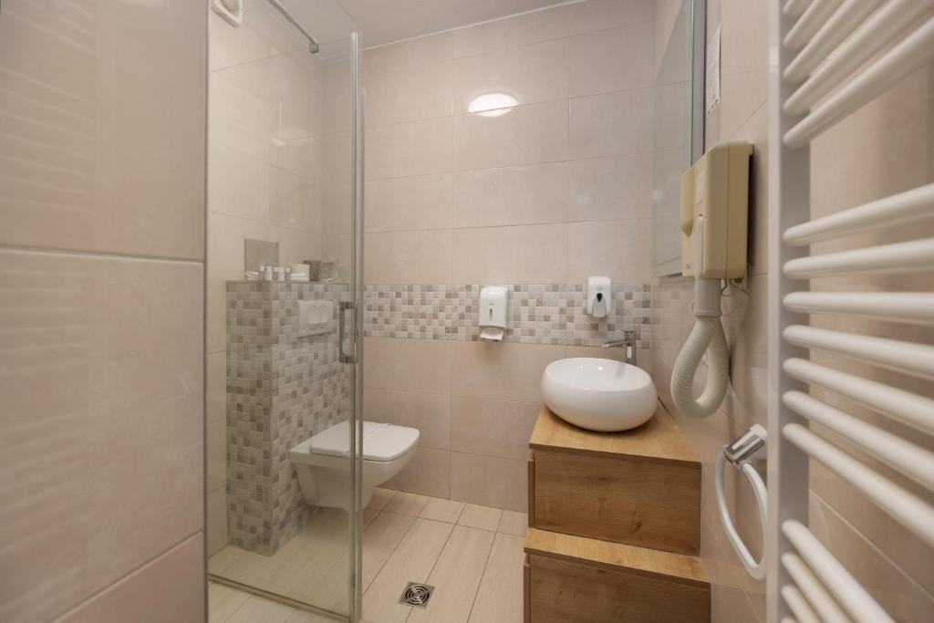 Ein Badezimmer in der Unterkunft Villa Okruk-10 meters away from the beach