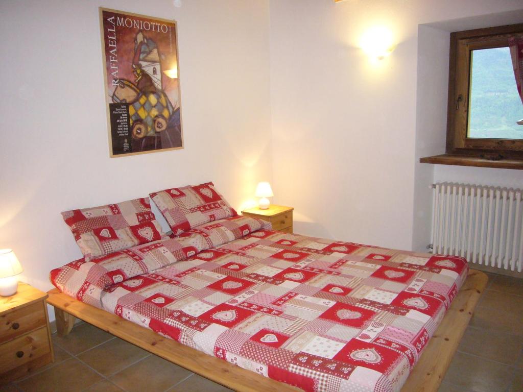A bed or beds in a room at Le Chaton Fait Ronron