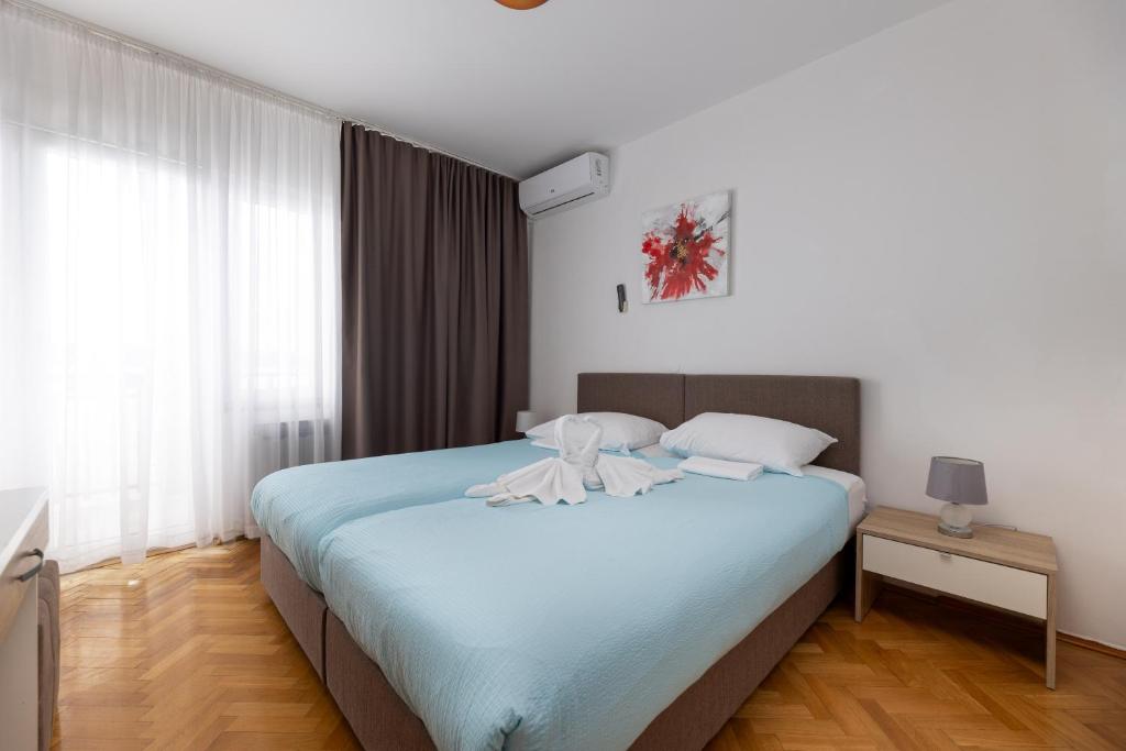 Ein Bett oder Betten in einem Zimmer der Unterkunft Villa Okruk-10 meters away from the beach
