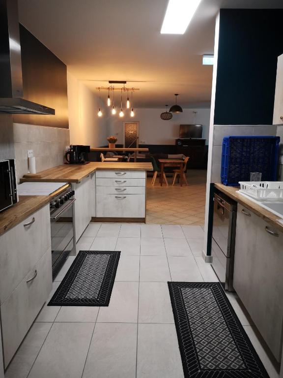 Kuchyň nebo kuchyňský kout v ubytování Le Relais d'Avajan