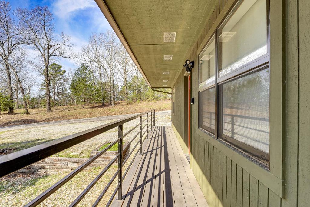 Galería fotográfica de Table Rock Lake Home with Lake Access and Views en Golden