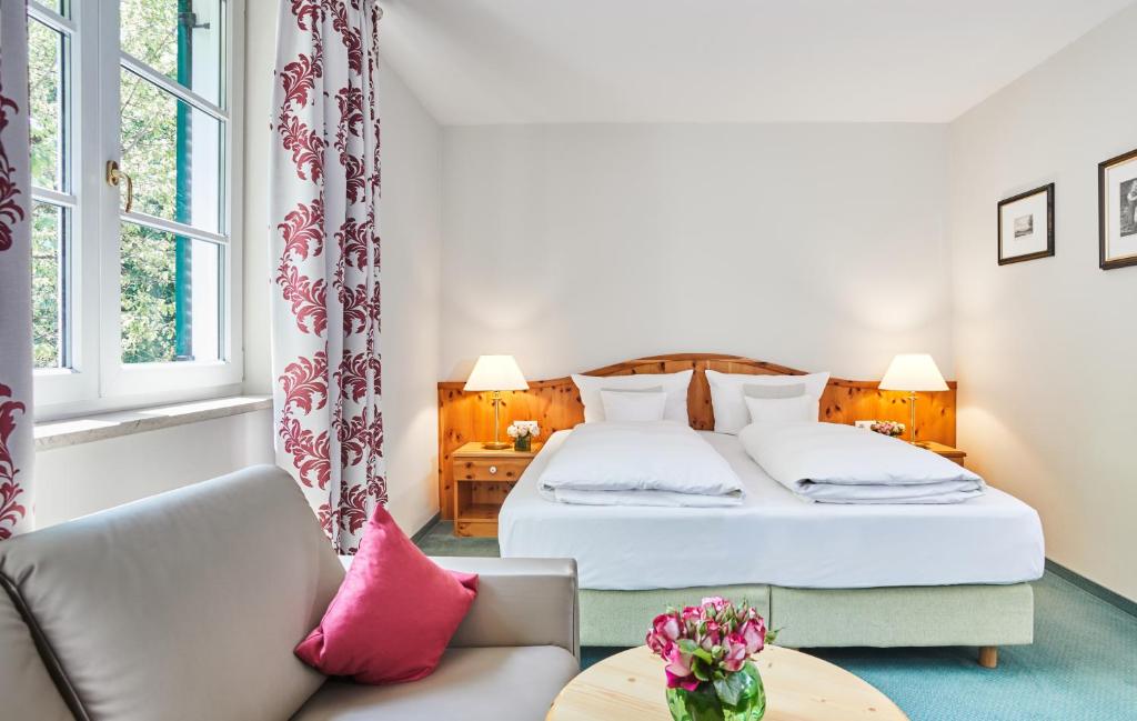 Postel nebo postele na pokoji v ubytování Hotel Freisinger Hof