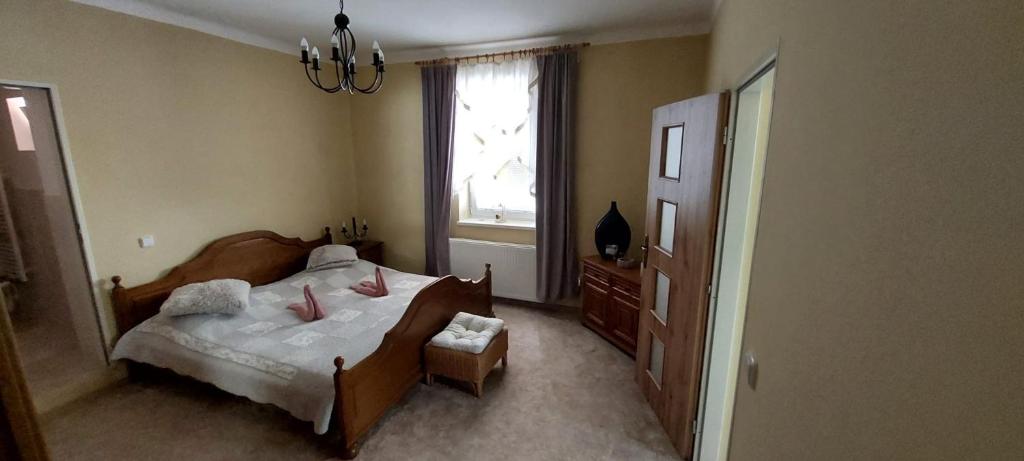 Postel nebo postele na pokoji v ubytování Vila Kost Apartman 2