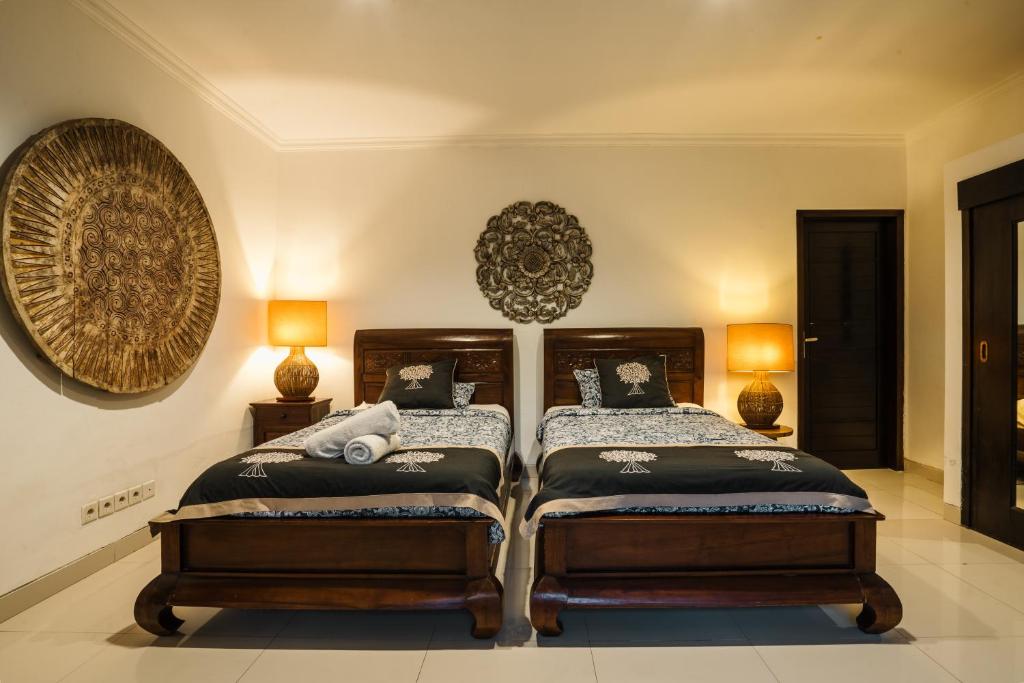 Uma cama ou camas num quarto em Sari Temuku Villa