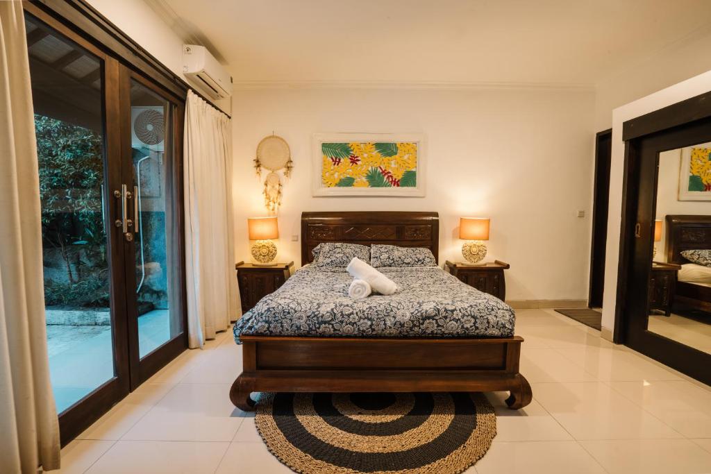 Uma cama ou camas num quarto em Sari Temuku Villa