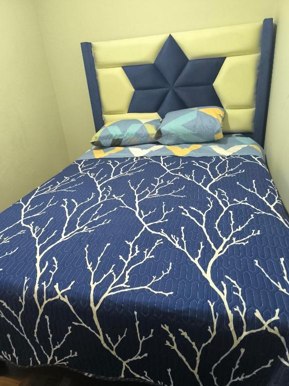 Rúm í herbergi á Hospedaje Wily Tacna