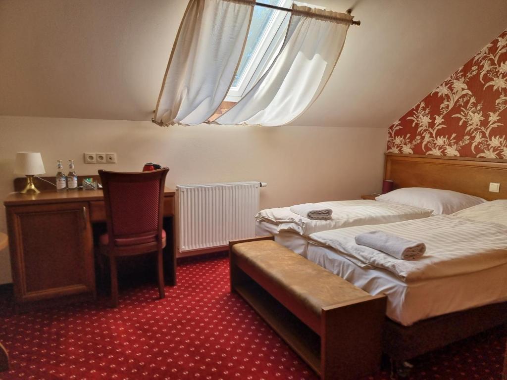 Rezydencja Pałac Lucja BB - Large Double Or Twin Room