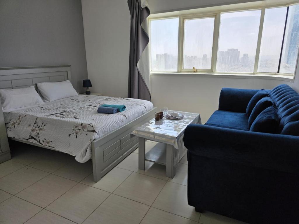 Postel nebo postele na pokoji v ubytování Beachfront Room with Sea View
