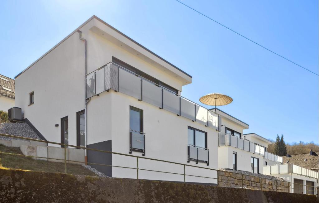 a white building with large windows at 3 Bedroom Lovely Home In Kirchen - Sieg in Offhausen