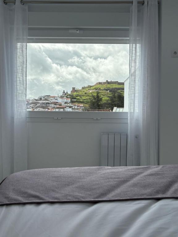 Katil atau katil-katil dalam bilik di Apartamentos Principado de Aracena