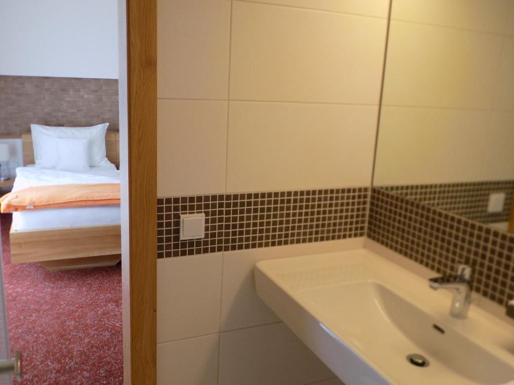 Postel nebo postele na pokoji v ubytování Mostlandhof