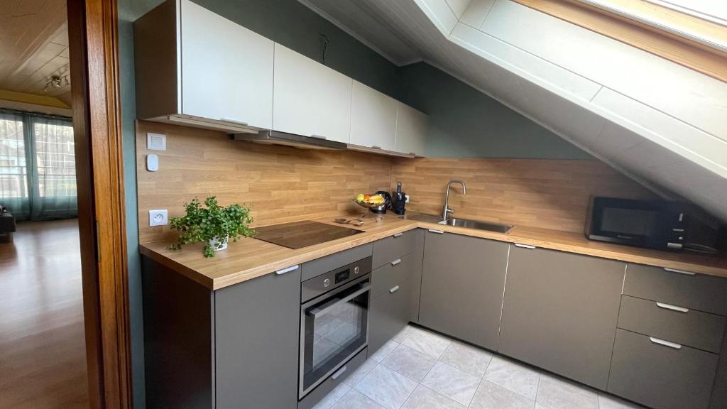 Kuchyň nebo kuchyňský kout v ubytování Appartement entier, calme, confortable et spacieux