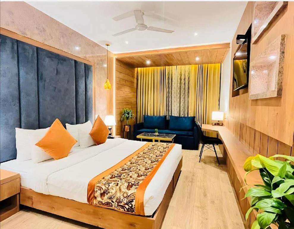 Postel nebo postele na pokoji v ubytování Hotel Shiva Intercontinental -New Delhi Railway Station