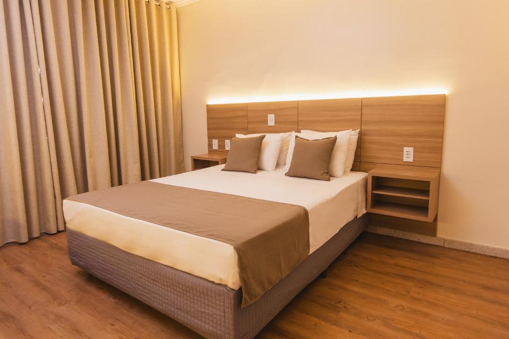 Cama ou camas em um quarto em Hotel Golden Park Ribeirão Preto by Nacional Inn