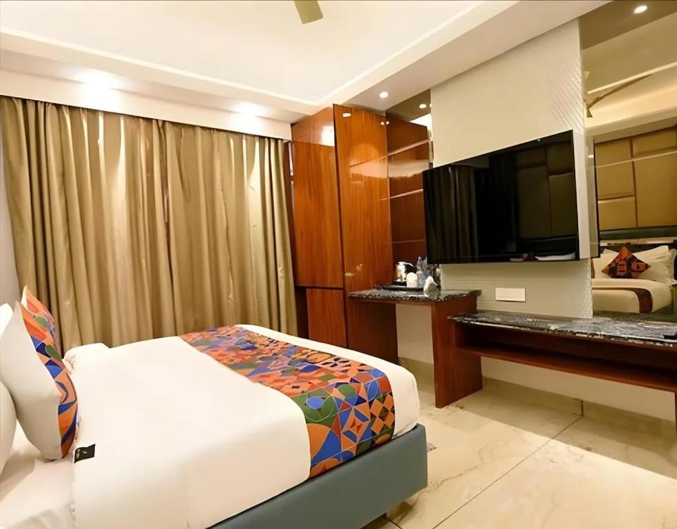 Postel nebo postele na pokoji v ubytování Hotel Shiva Intercontinental -New Delhi Railway Station