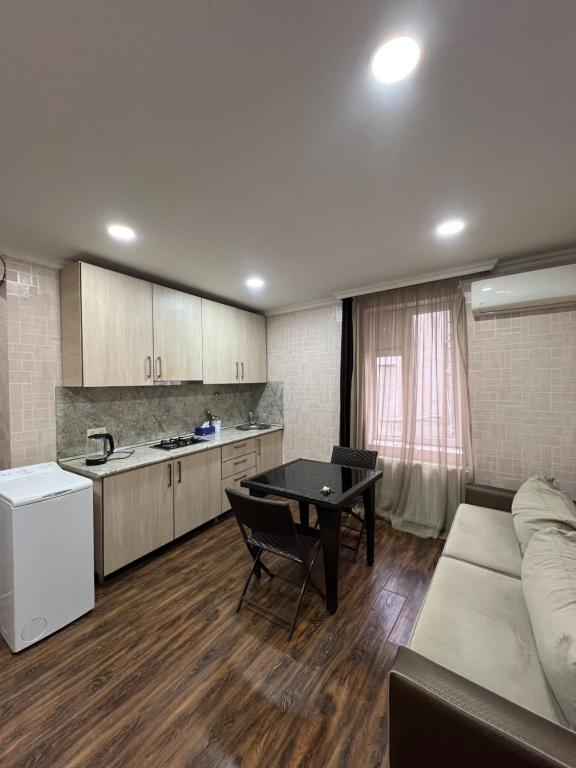 Η κουζίνα ή μικρή κουζίνα στο Sioni 2