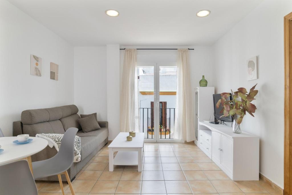 a living room with a couch and a table at Apartamento Perez Zara 6 in Conil de la Frontera