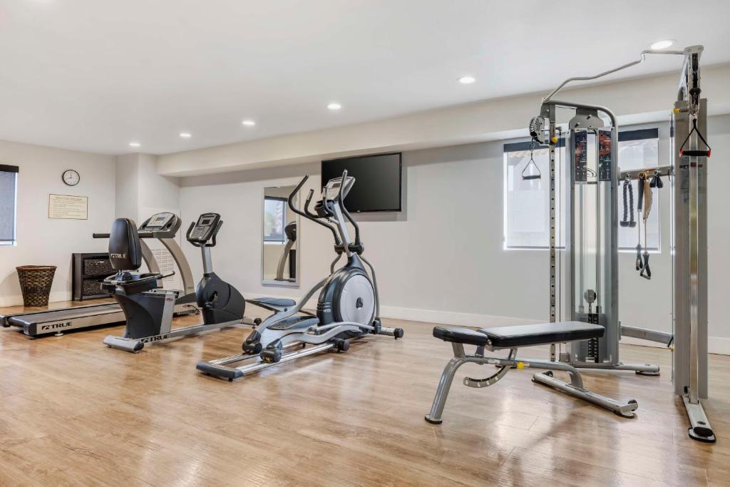 Fitness centrum a/nebo fitness zařízení v ubytování Best Western Carlsbad by the Sea