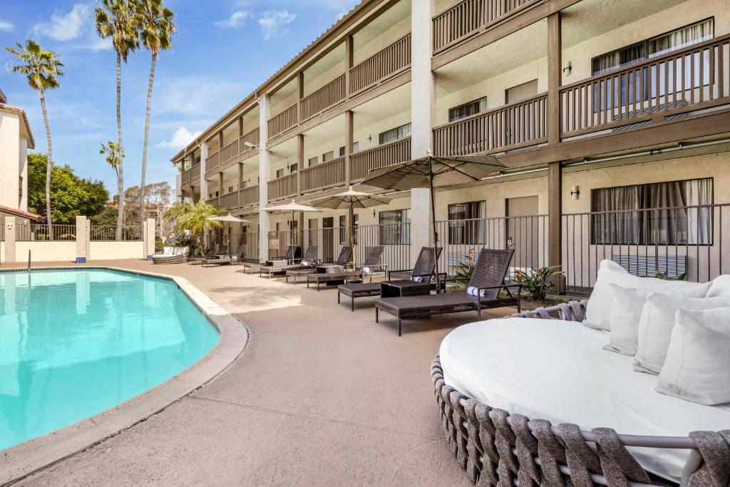 Bazén v ubytování Best Western Carlsbad by the Sea nebo v jeho okolí