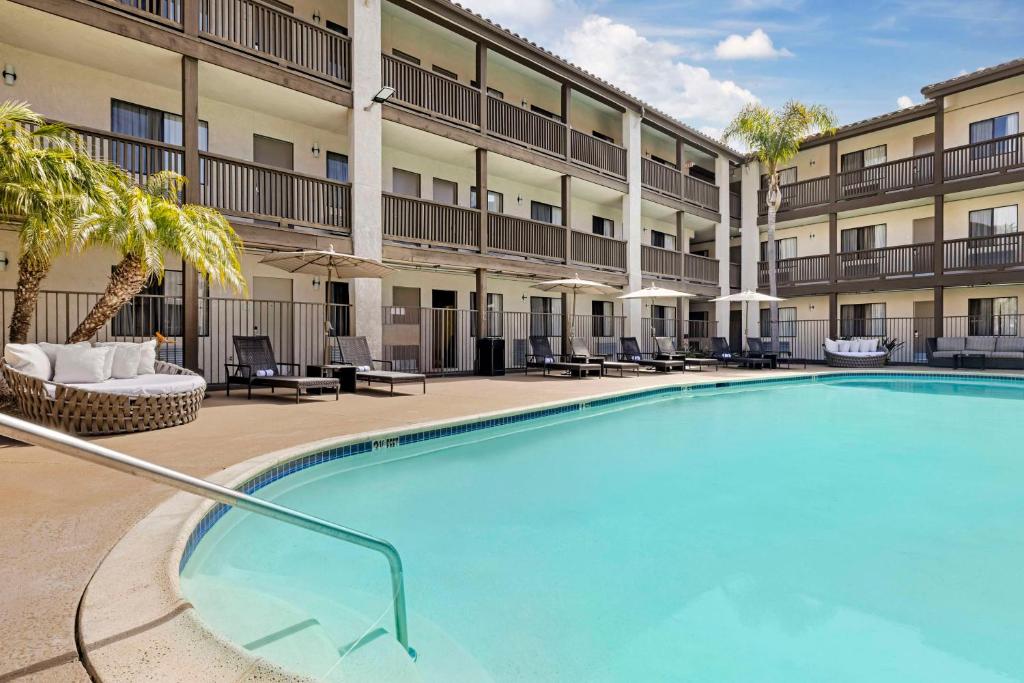 Bazén v ubytování Best Western Carlsbad by the Sea nebo v jeho okolí