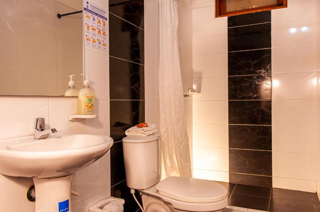 Un baño de HOTEL RUTA 40 VILLA DE LEYVA