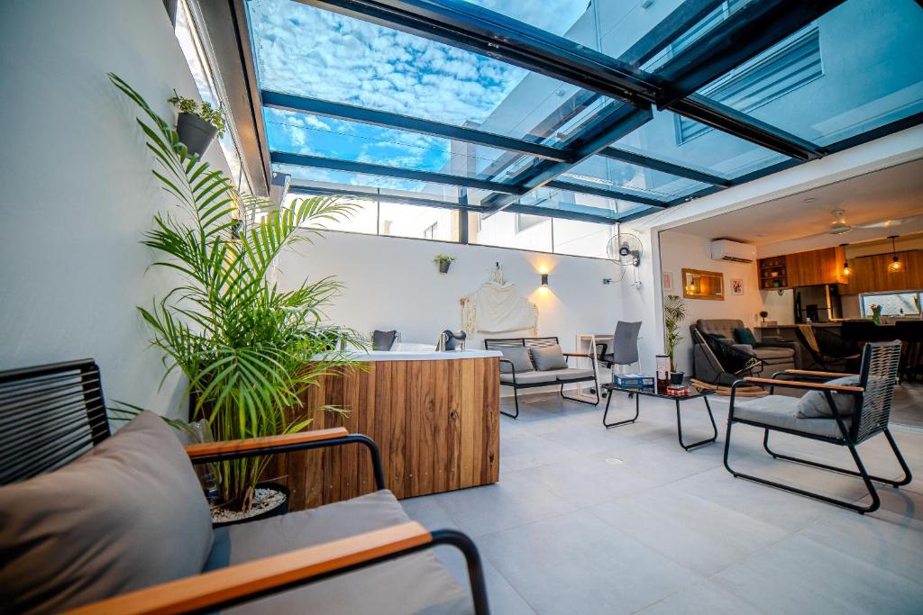 Posezení v ubytování Espectacular Casa de Ensueño "Jacuzzi Privado" en Ricaurte - Peñalisa
