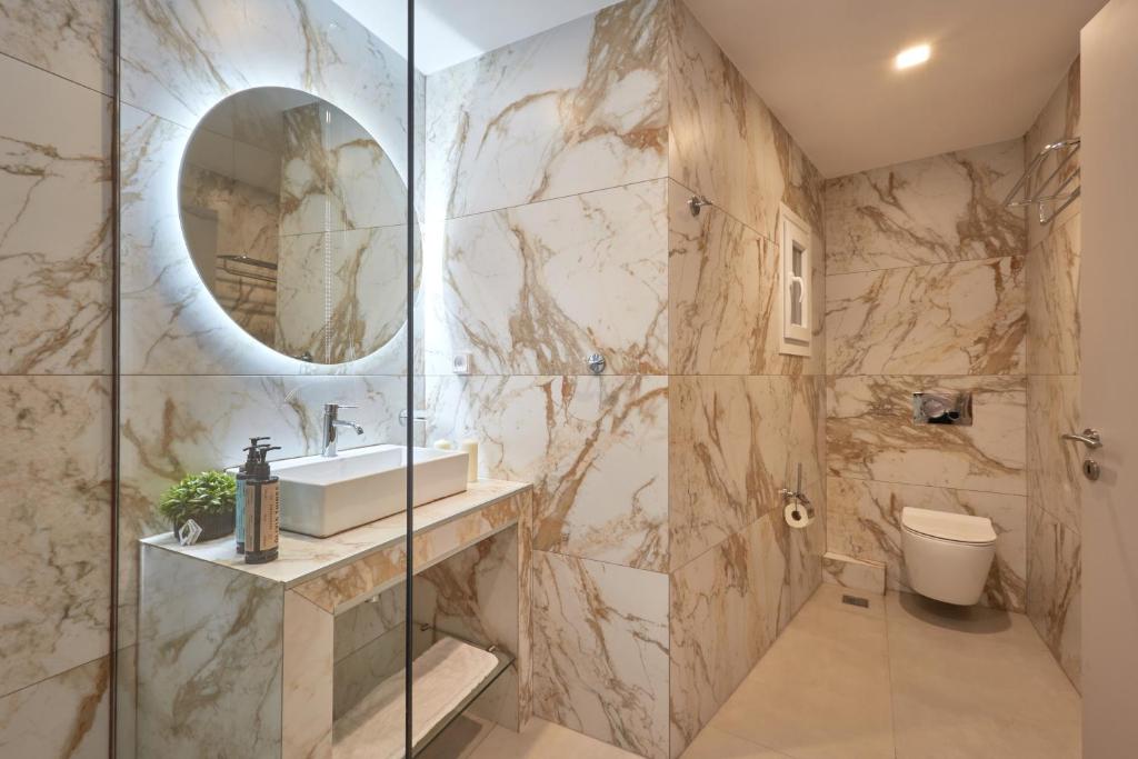 Koupelna v ubytování Athens City Suites