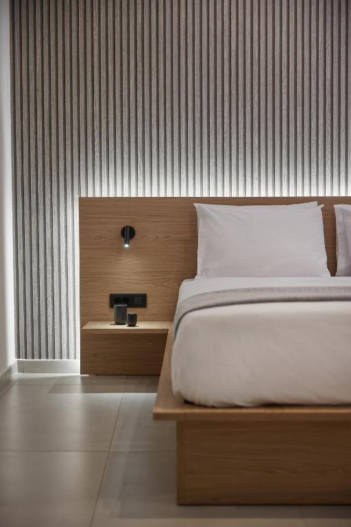 Postel nebo postele na pokoji v ubytování Athens City Suites