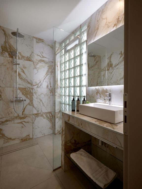 Koupelna v ubytování Athens City Suites