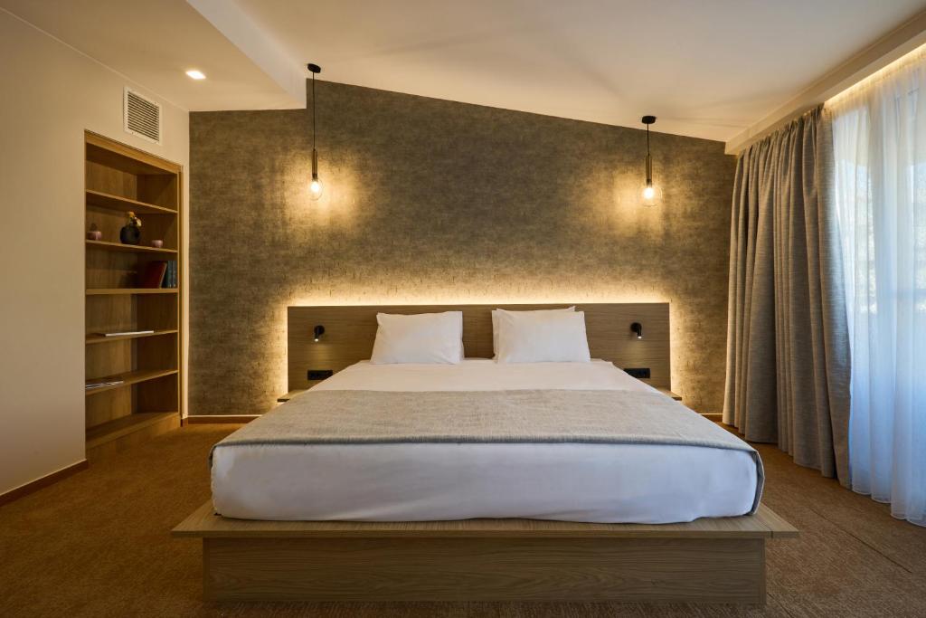 Postel nebo postele na pokoji v ubytování Athens City Suites