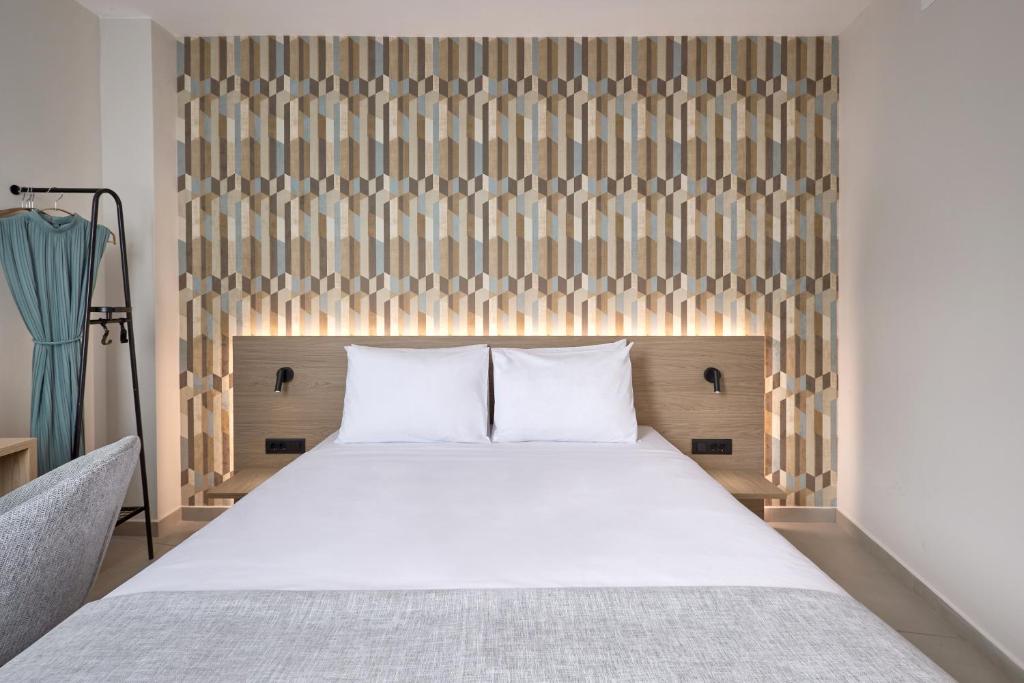 Postel nebo postele na pokoji v ubytování Athens City Suites