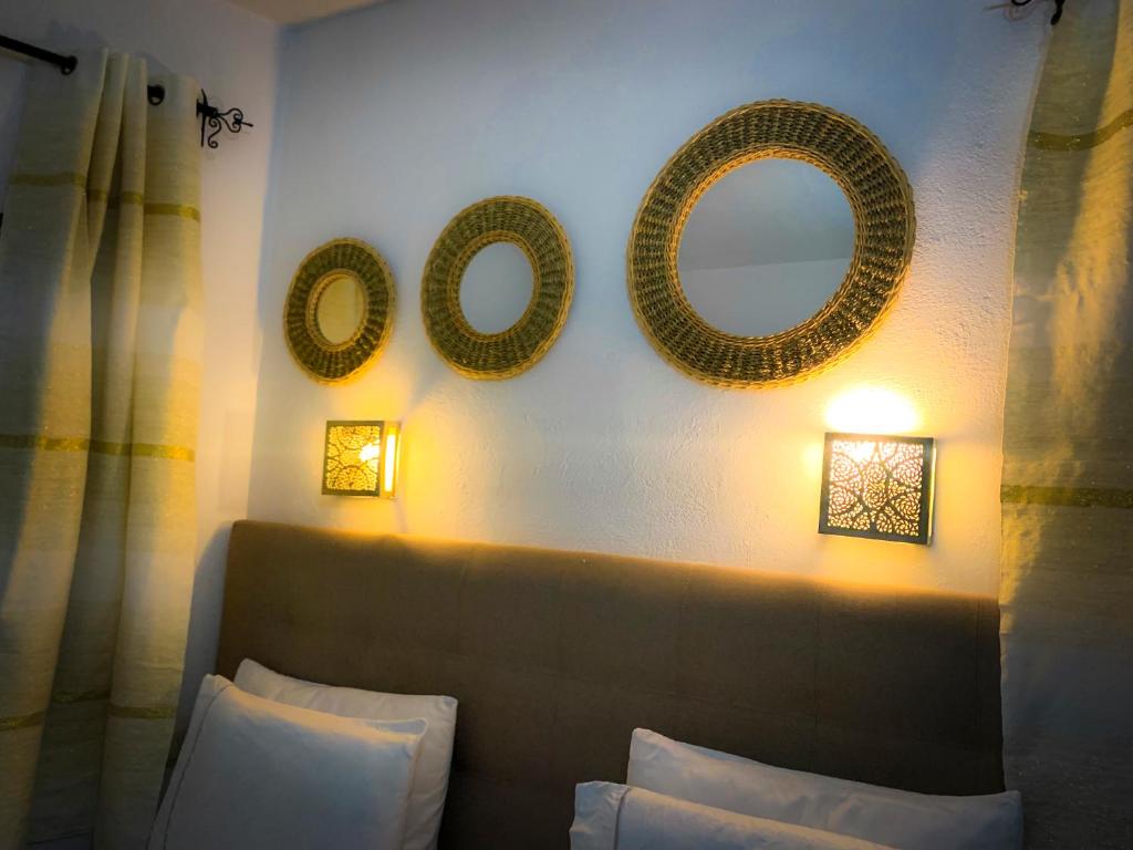 Postel nebo postele na pokoji v ubytování Riad Zaitouna Chaouen