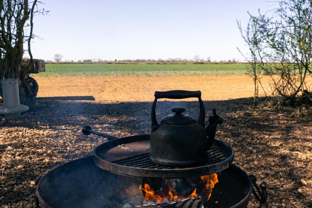 Gril dostupný pro hosty v luxury tent