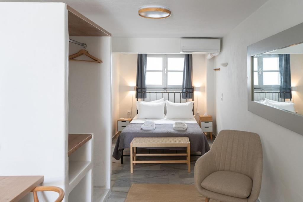 Katil atau katil-katil dalam bilik di WHITE W2 new studio in Naousa