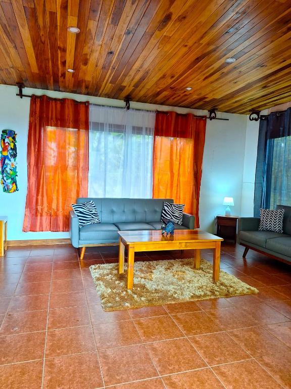 Fotografie z fotogalerie ubytování Corcovado Private Houses-Villas-Tents-pool-rest v destinaci Puerto Jiménez