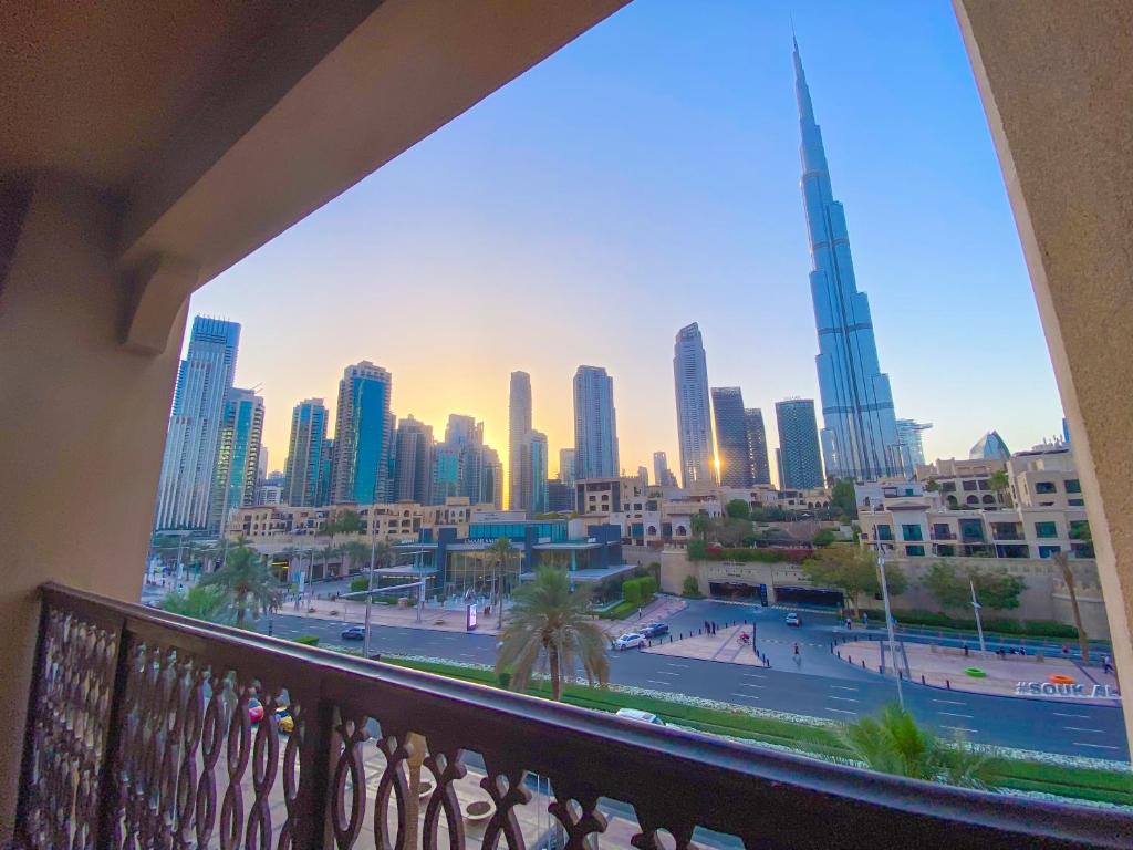 Nespecifikovaný výhled na destinaci Dubaj nebo výhled na město při pohledu z apartmánu