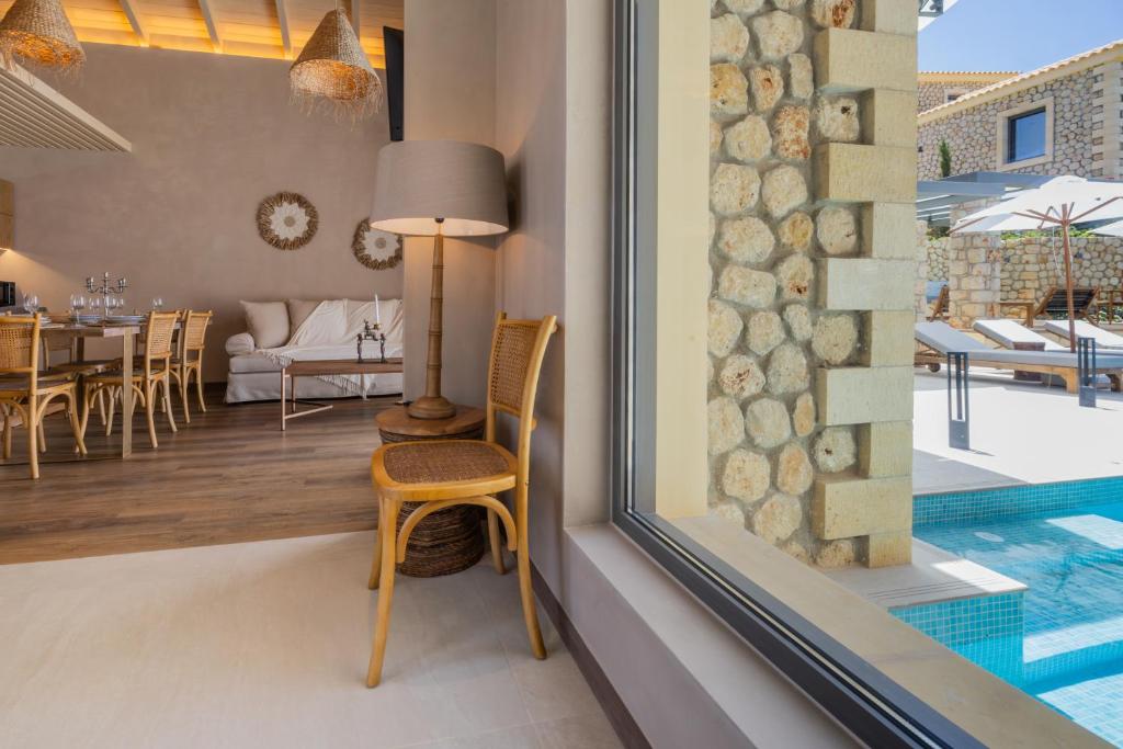 Bazén v ubytování Zeus Luxury Villas - Villa Poseidon nebo v jeho okolí
