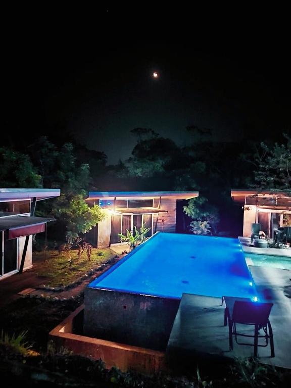 Bazén v ubytování Hotel y Restaurante Colonial Caribe nebo v jeho okolí