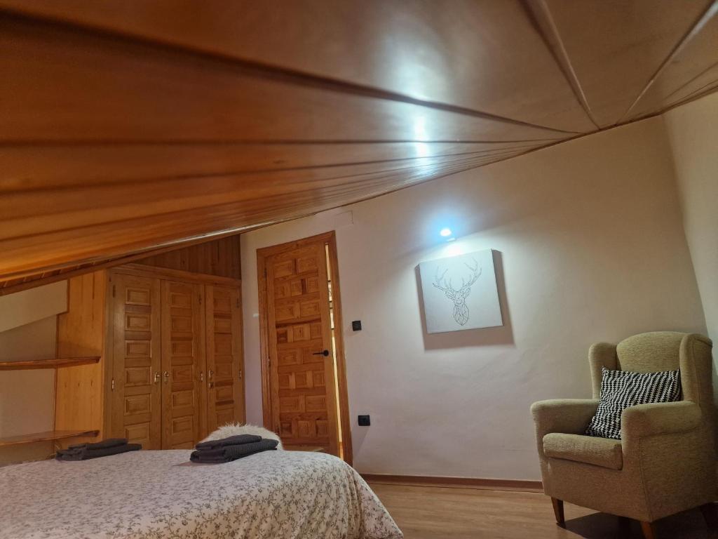 Postel nebo postele na pokoji v ubytování La Buhardilla de Gavin