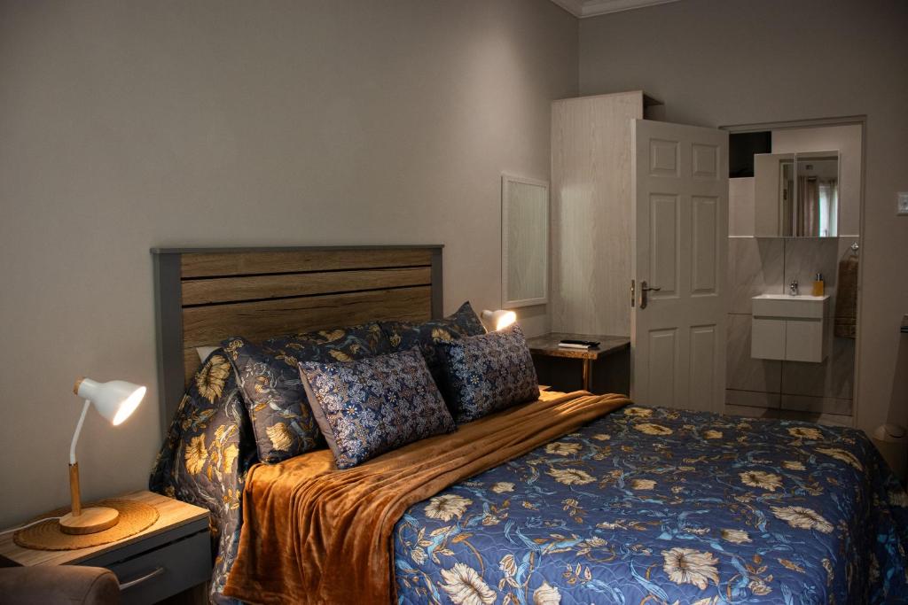 Letto o letti in una camera di The Garden Manor
