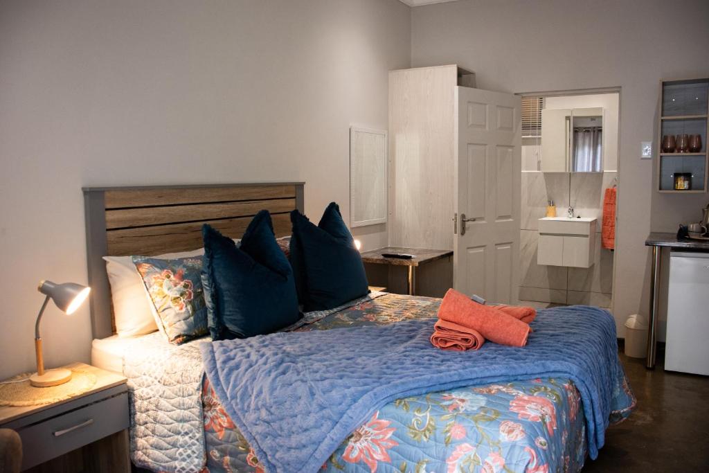 Letto o letti in una camera di The Garden Manor