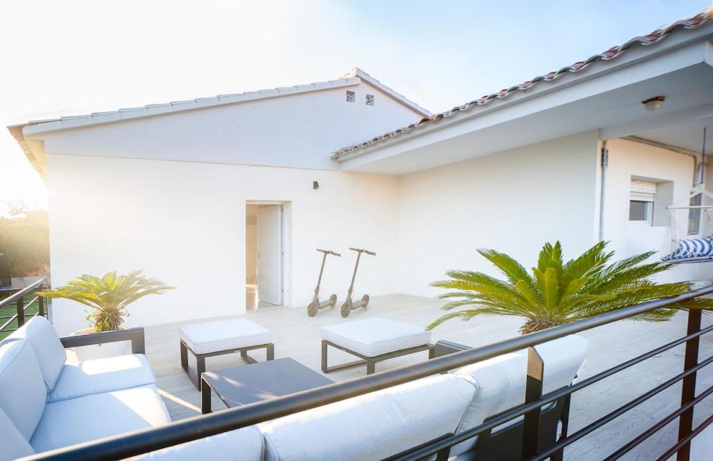 Balkón nebo terasa v ubytování Charming New Beachside House up to 8 Beds!