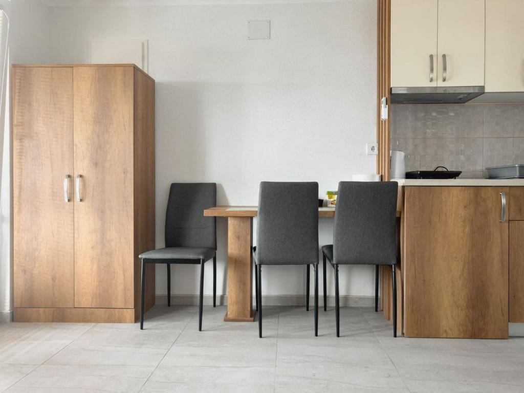 Kuchyň nebo kuchyňský kout v ubytování Apartmani AquaMarine