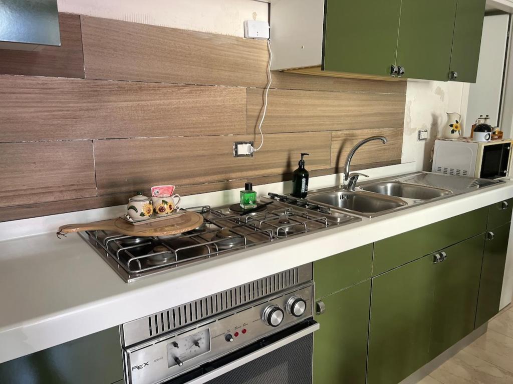 Η κουζίνα ή μικρή κουζίνα στο La casa di Anna