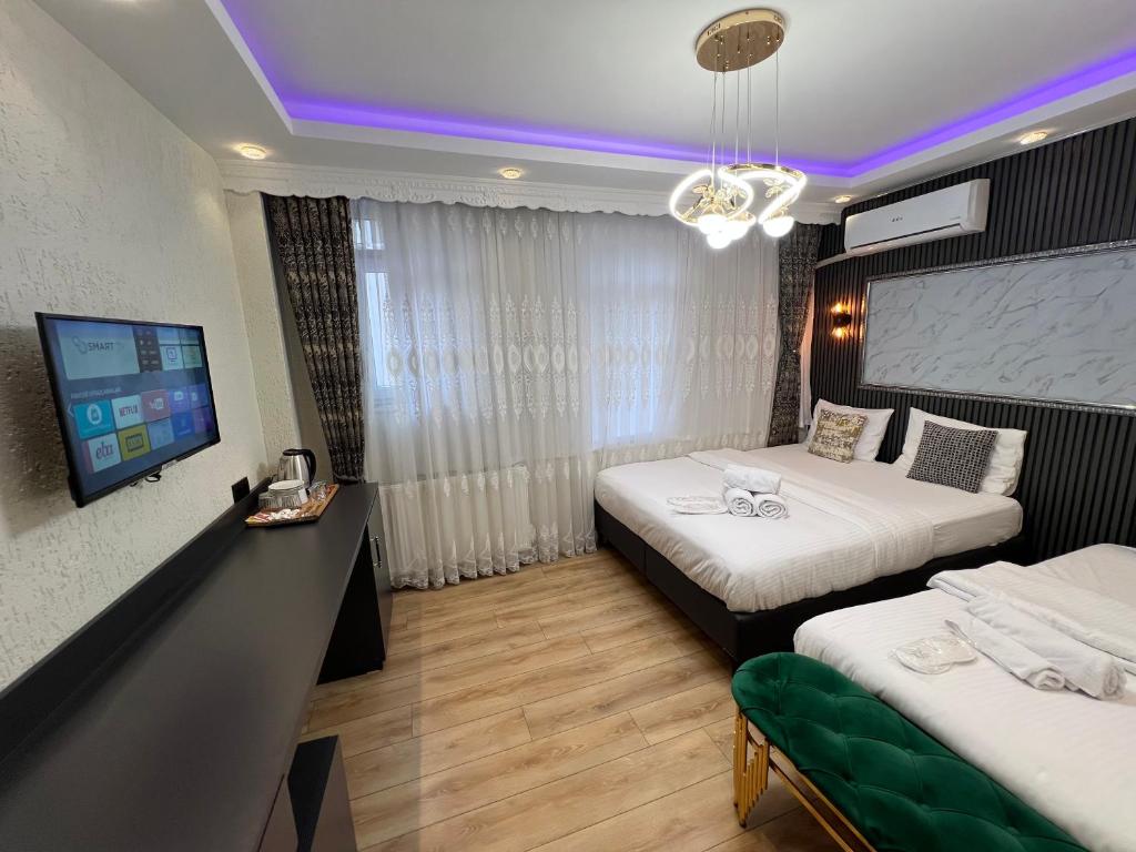 Postel nebo postele na pokoji v ubytování Feycem Suites Hotel